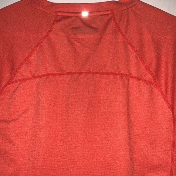 Kirkland Signature Mens Large Performance T-Shirt Red 88% Polyester 12% Spandex - Picture 7 of 10